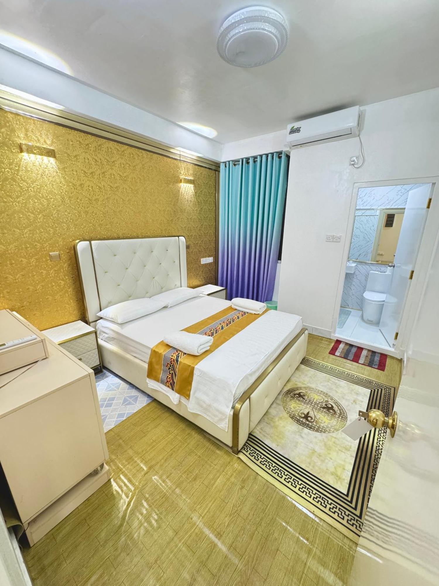 Appartement Ontrack Travel à Malé Extérieur photo